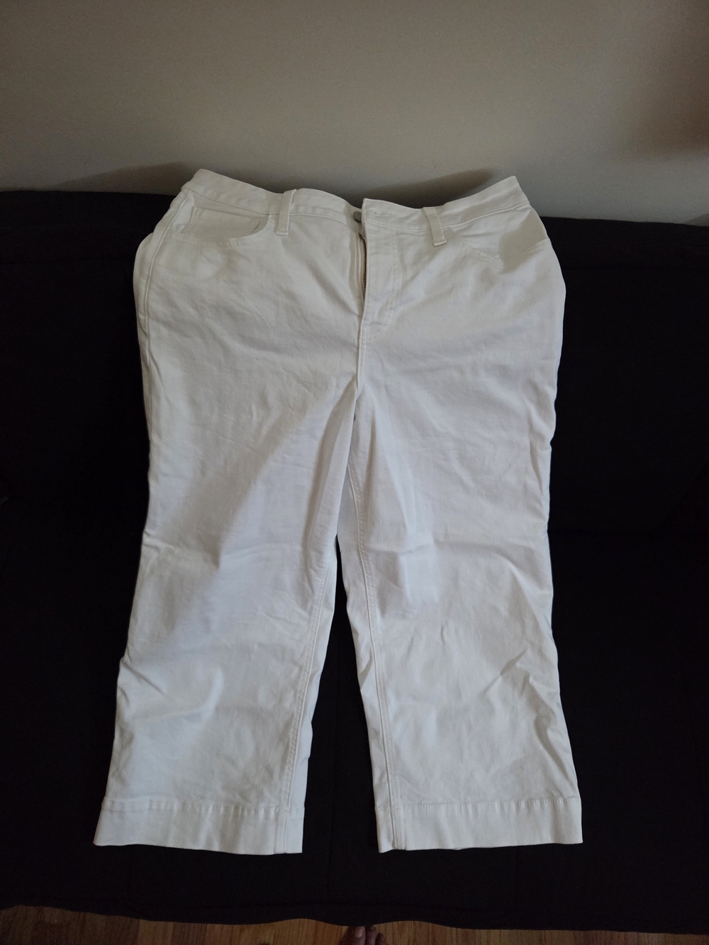 White Wide- Leg Cropped Jeans